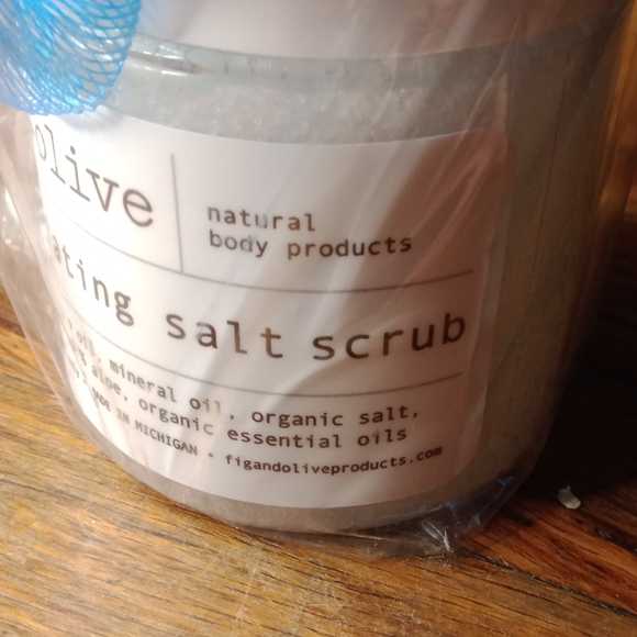 Fig+Olive Exfoliating Salt Scrub - Picture 4 of 6